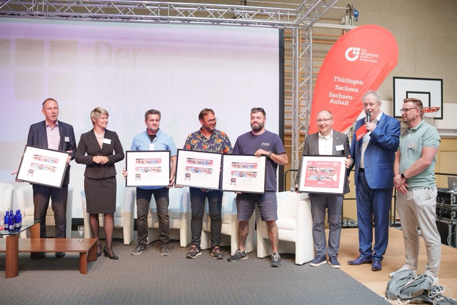 Gruppenbild mit Bilderrahmen