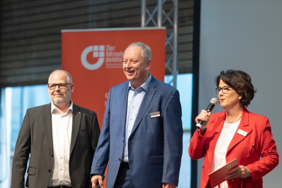 Begrüßung auf der Bühne