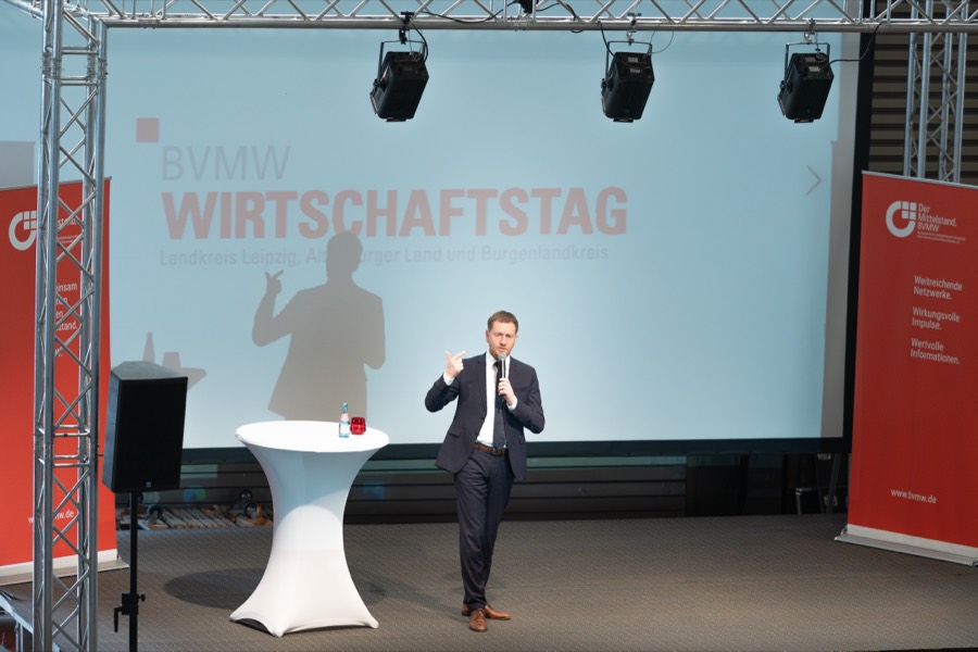 Rede auf der Bühne